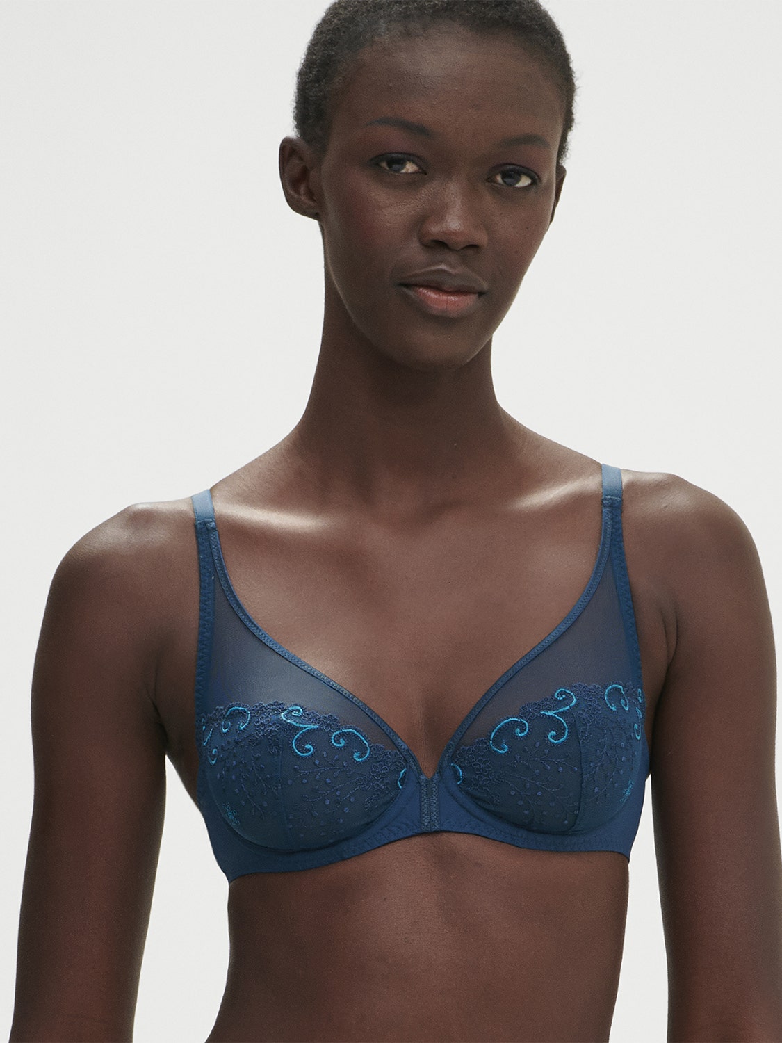 Simone Perele Blanche Plunging Underwire Bra in Ultra Green FINAL SALE (50%  Off) - Busted Bra Shop