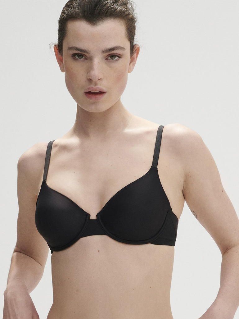 SFYS on X: Serve some cleavage in the navy blue #Caress by  @simonepereleofficiel. This t-shirt bra is excellent for v-necks and  provides a great lift for everyday wear. 💙💎 . . . #