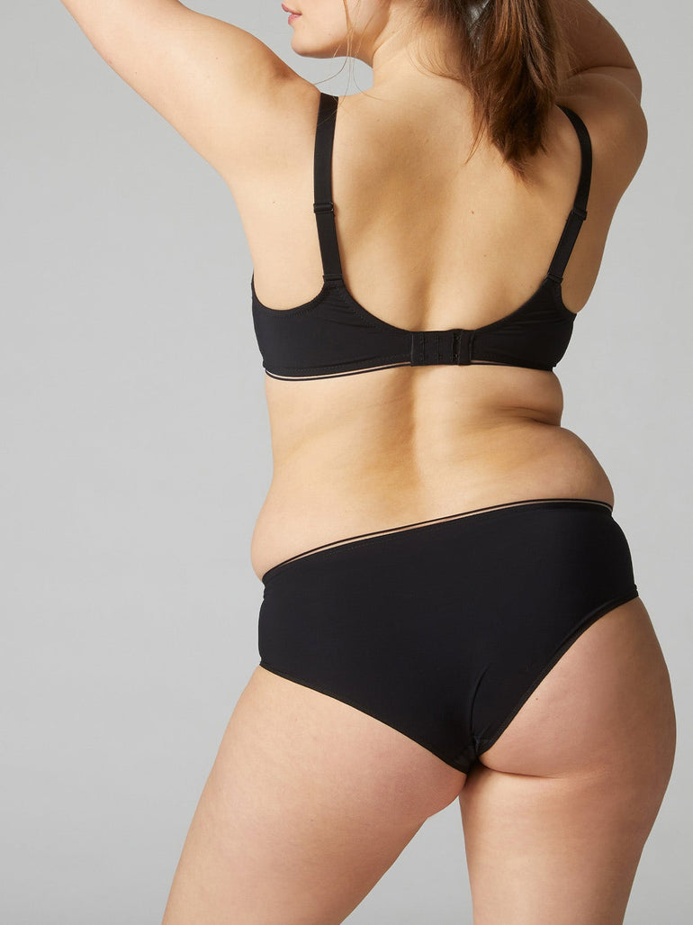 Shorty de la collection de lingerie Muse de Simone Pérèle Shorty de la collection de lingerie Muse de Simone Pérèle