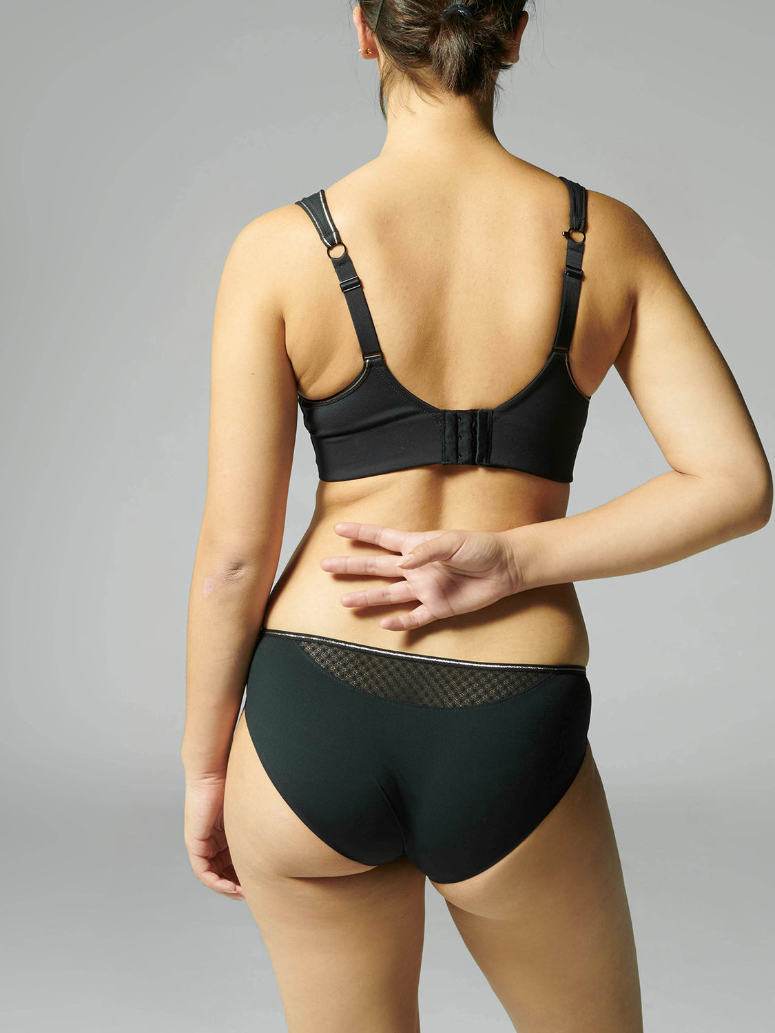 80B☆シモーヌペレール simone perele シームレスボディースーツ Simone Pérèle | Harmony High Impact Sports Bra w/ Underwire - Black